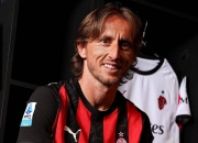 开云下载-AC米兰新援表现抢眼，队内竞争加剧