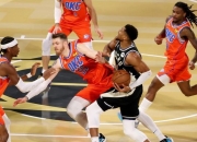 开云体育在线-雄鹿客场击败猛龙，字母哥再次展现统治力的简单介绍