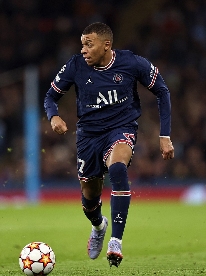 甘冈连续三场不败，战胜尼斯领跑积分榜的简单介绍