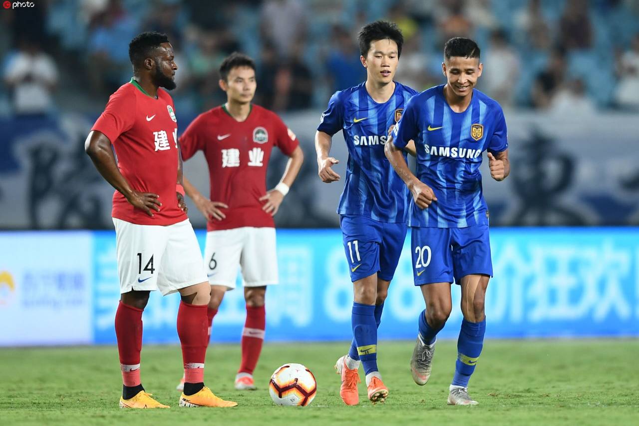 苏宁客场逼平恒大,保持不败战绩 苏宁客场逼平恒大,保持不败战绩