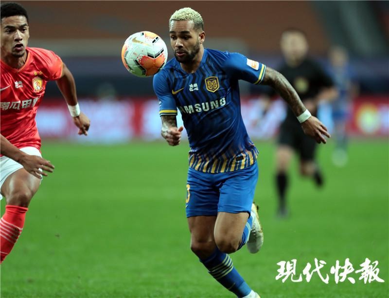 苏宁客场逼平恒大,保持不败战绩 苏宁客场逼平恒大,保持不败战绩