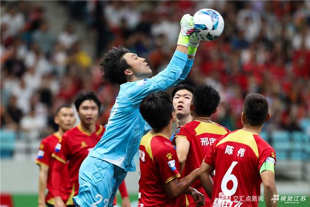 扬州男篮在对阵苏州队时取得胜利,表现稳定 扬州男篮在对阵苏州队时取得胜利,表现稳定