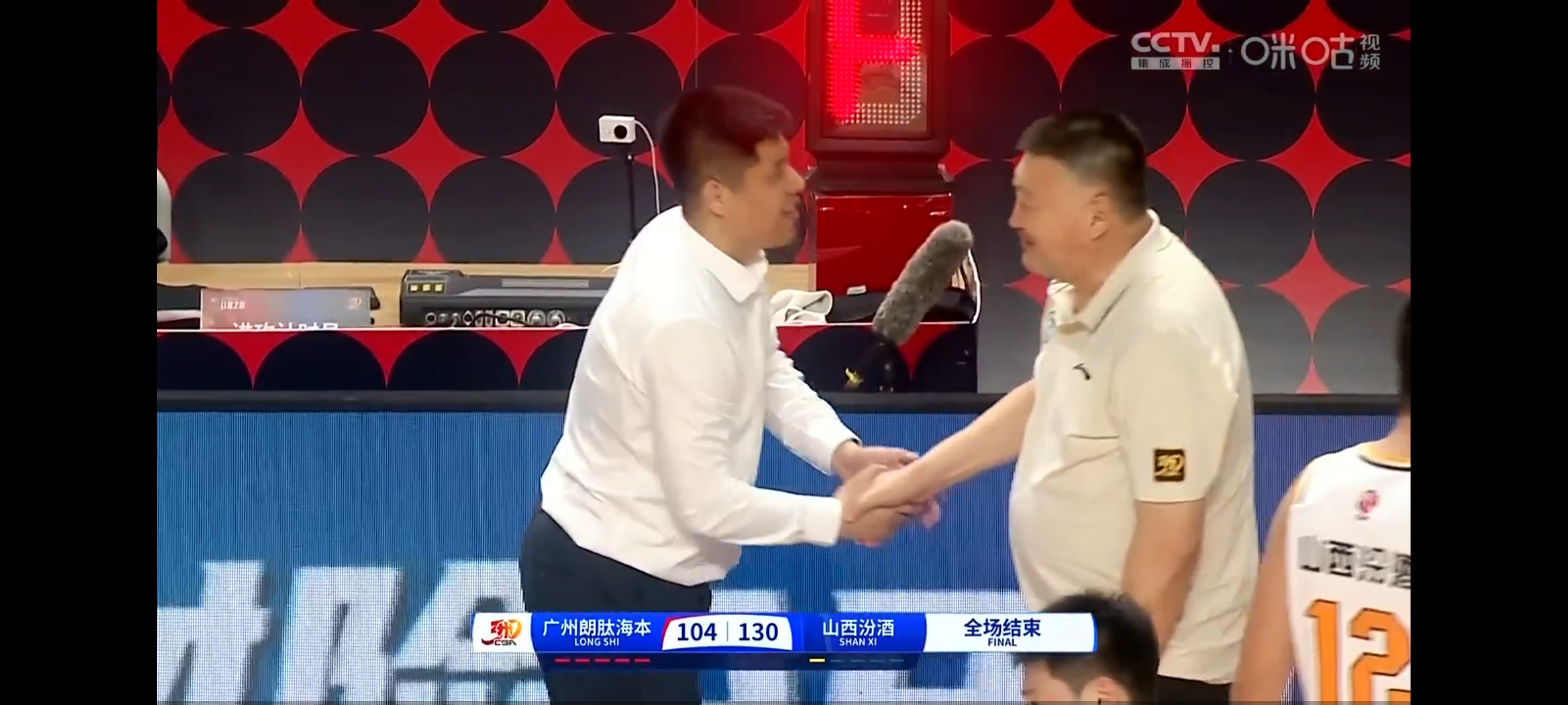 比分胶着，胜利最终属于更加努力的一方的简单介绍