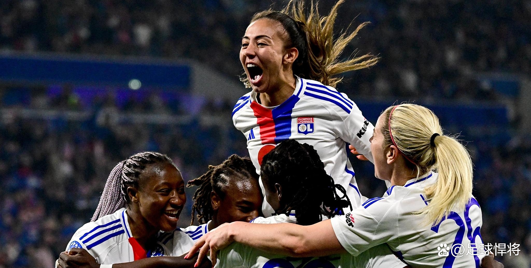 里昂主场连胜,队员表现精彩 里昂主场连胜,队员表现精彩