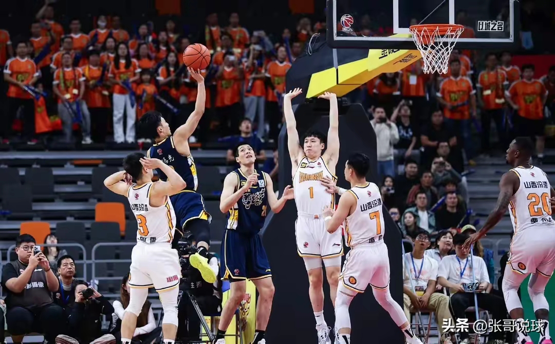 紧张比赛收官，悬念不断的篮球赛事