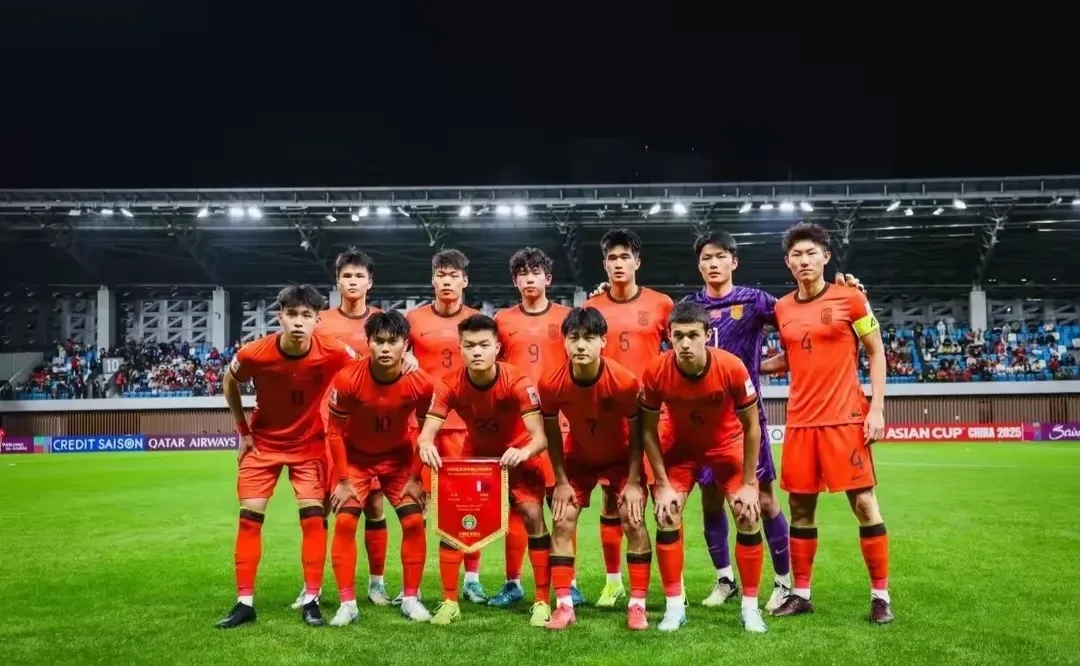 英姿飒爽：中国队表现出色，横扫对手轻松取胜的简单介绍