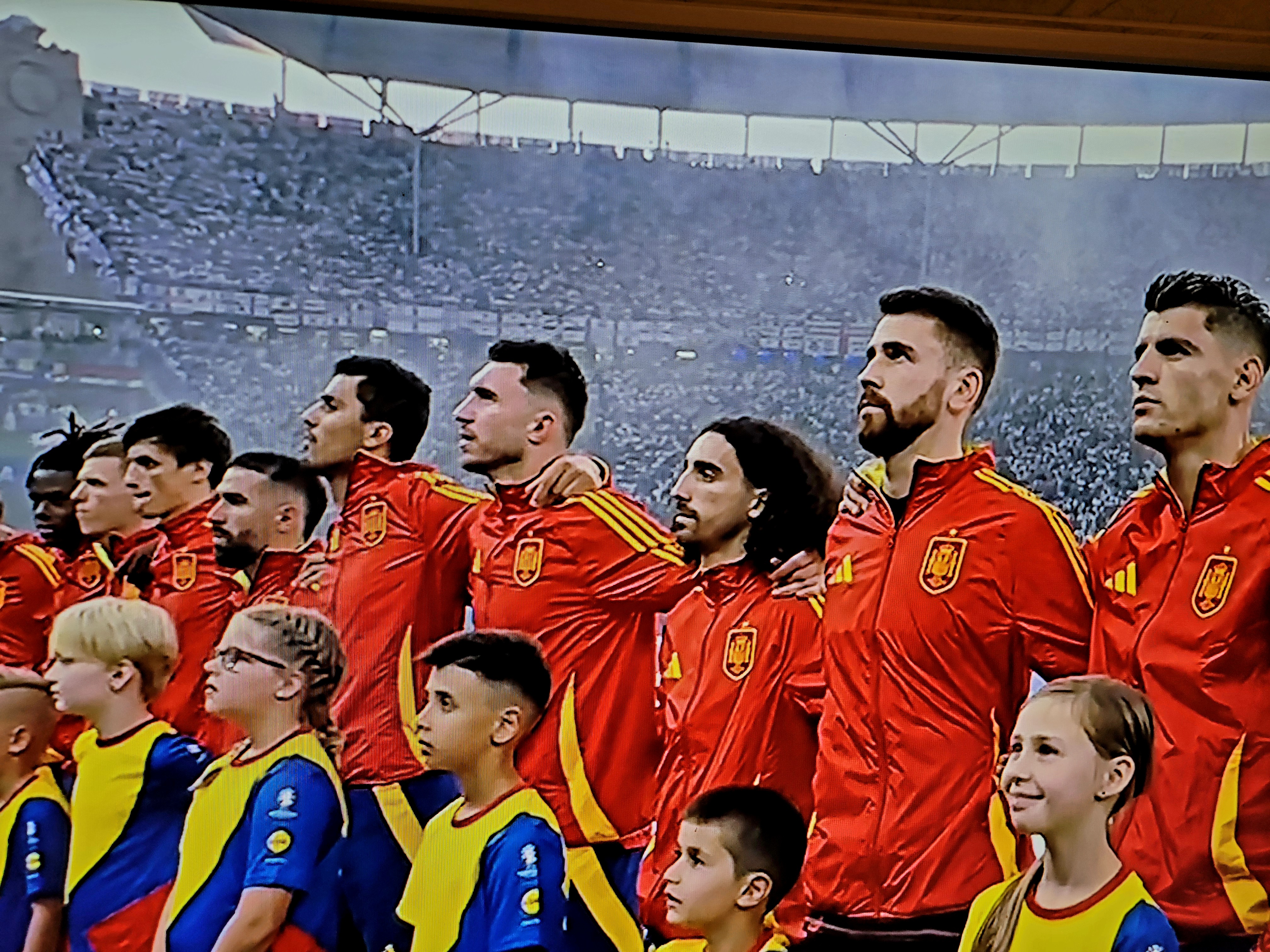 西班牙队击败对手晋级下一轮