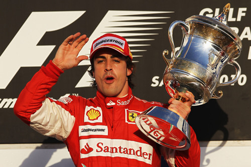 梅赛德斯险胜红牛二队，阿隆索高光表现