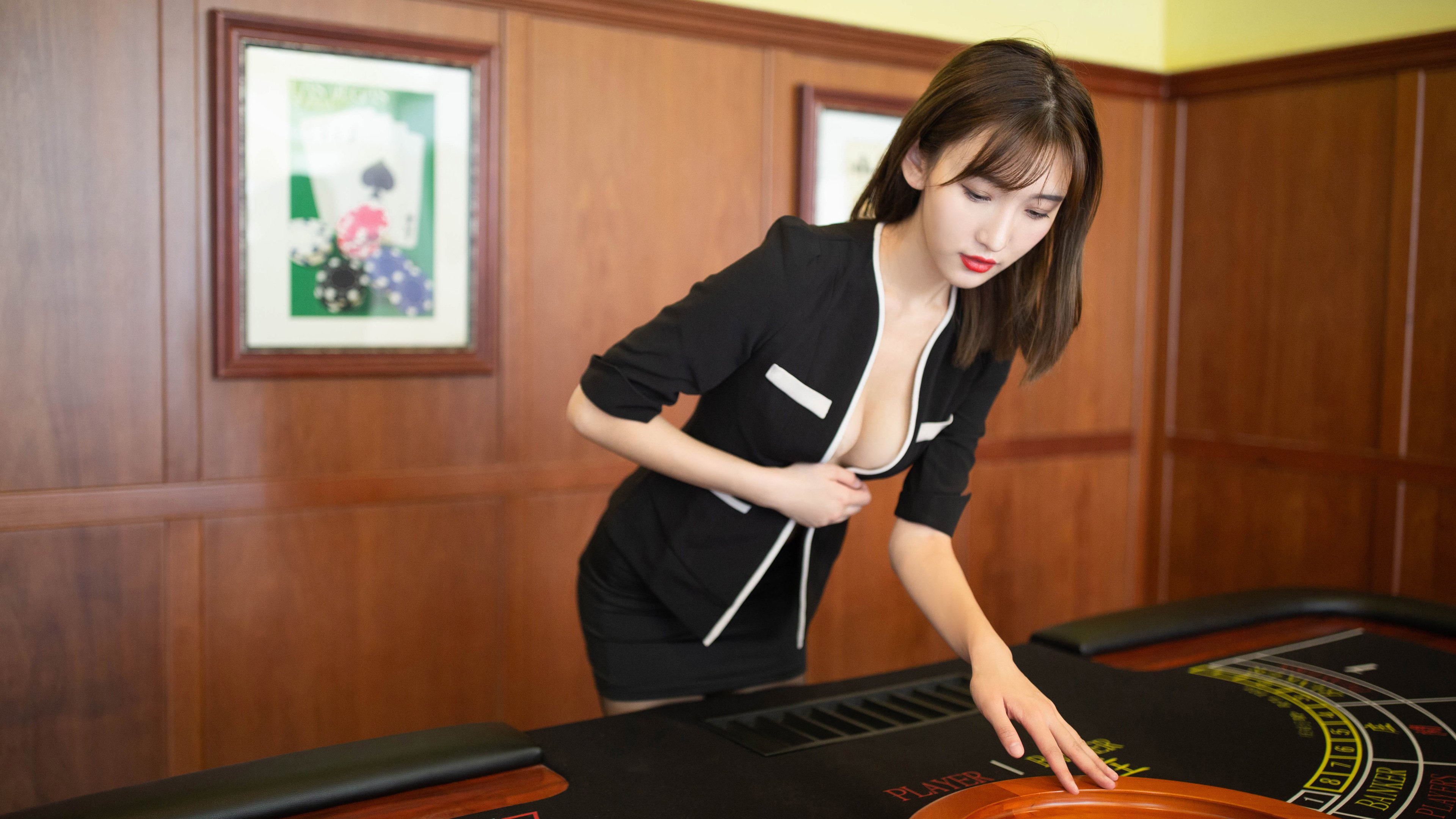 冰火之间的唯一闪光，恩佐如何用一脚球洞穿瑞典与波兰的宿命枷锁