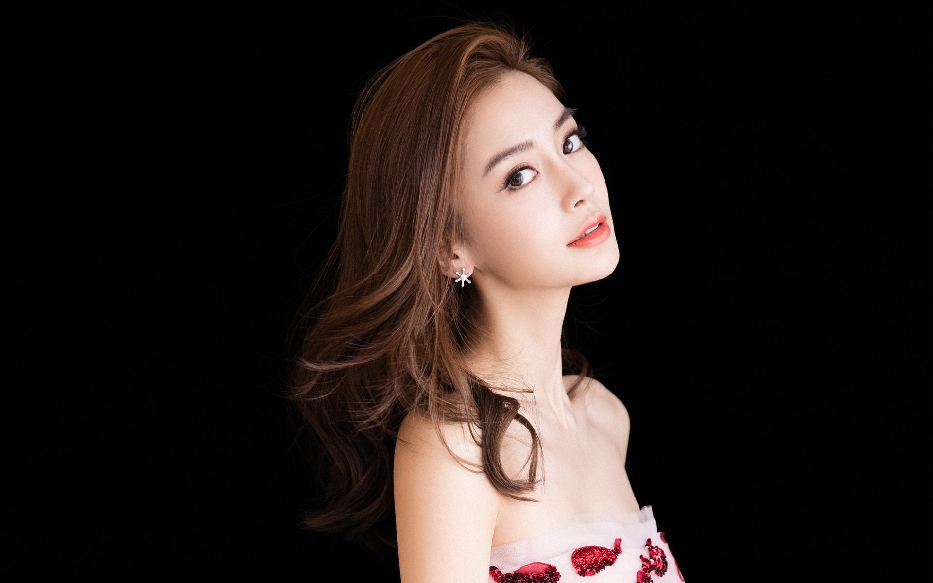 破壁者，马丁内利导演法国单节掀翻巴萨，四节足球首秀的意外启示