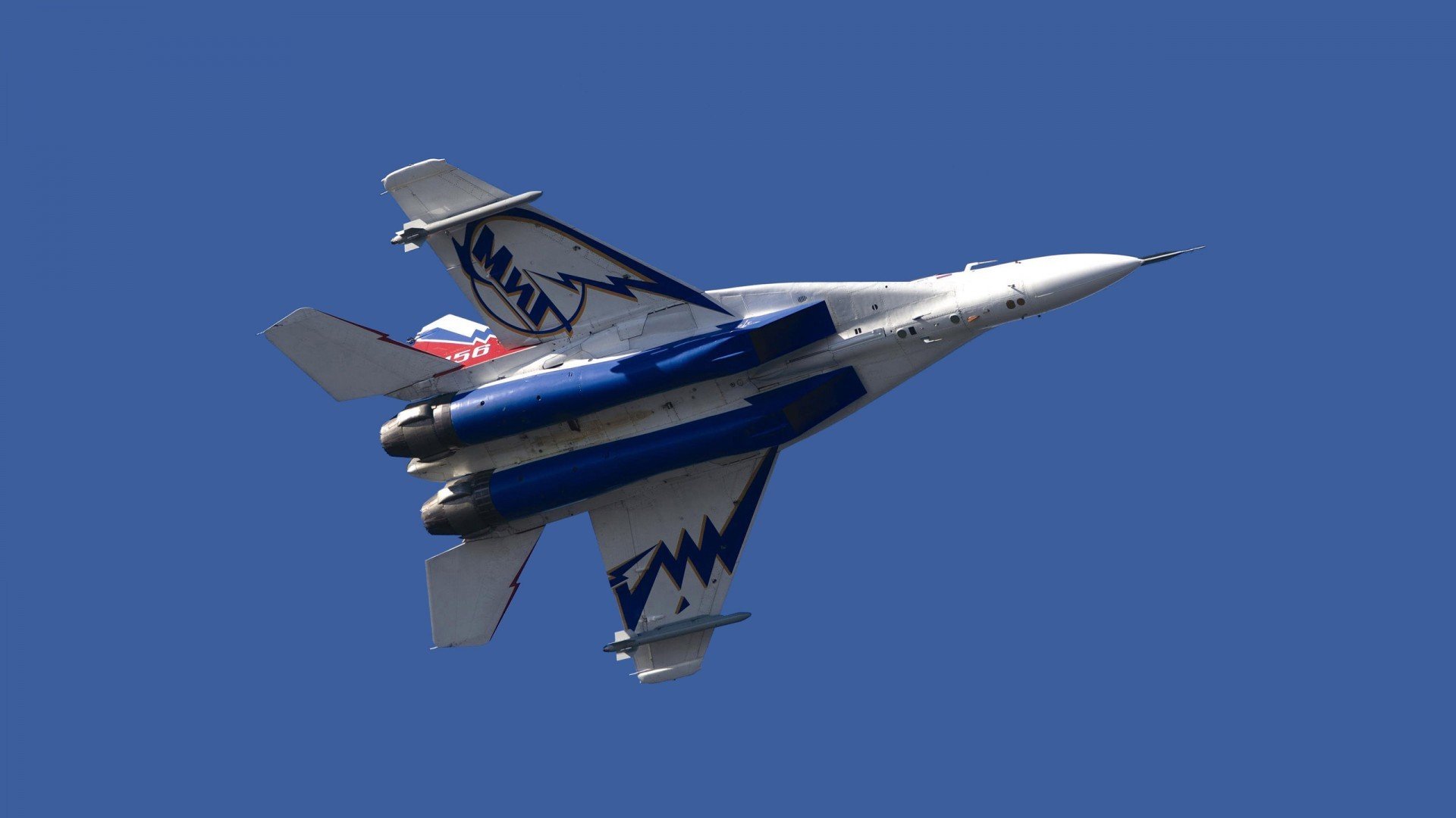 喀麦隆地震与英格兰灯塔,同一夜足球世界的两极寓言