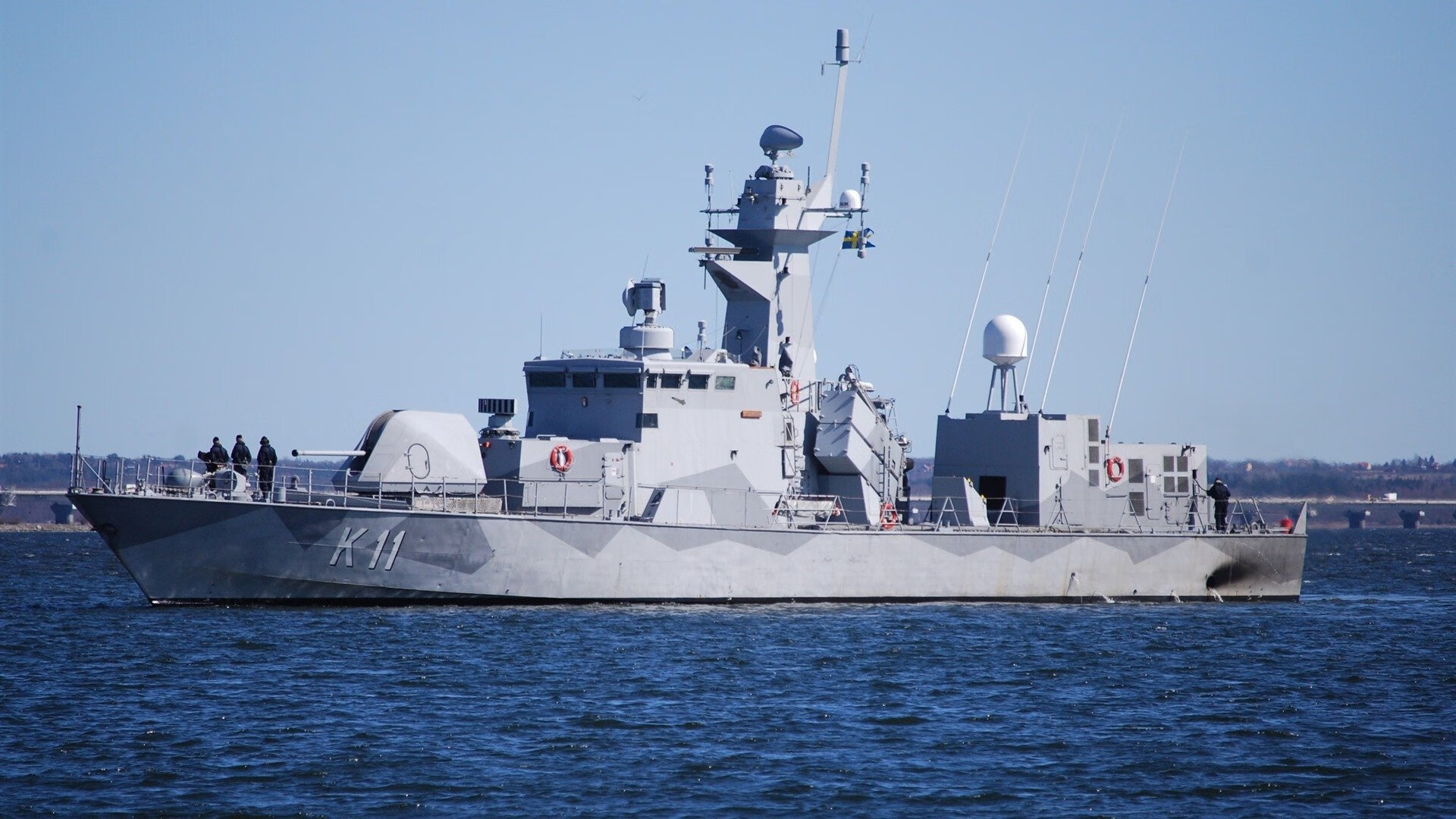 钢铁怪兽与红色芭蕾，当F1赛道吞噬篮球场，拉文以240码时速终结雄鹿