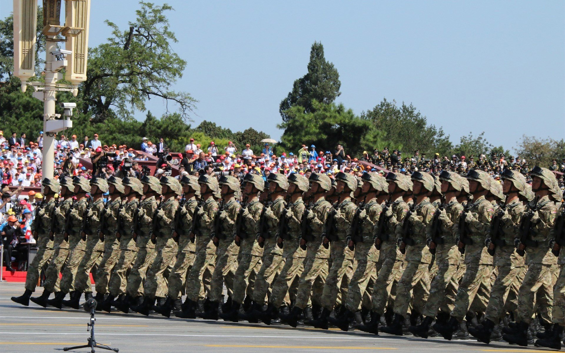 波斯铁骑踏碎高卢壁垒，守护神拉亚的战争史诗
