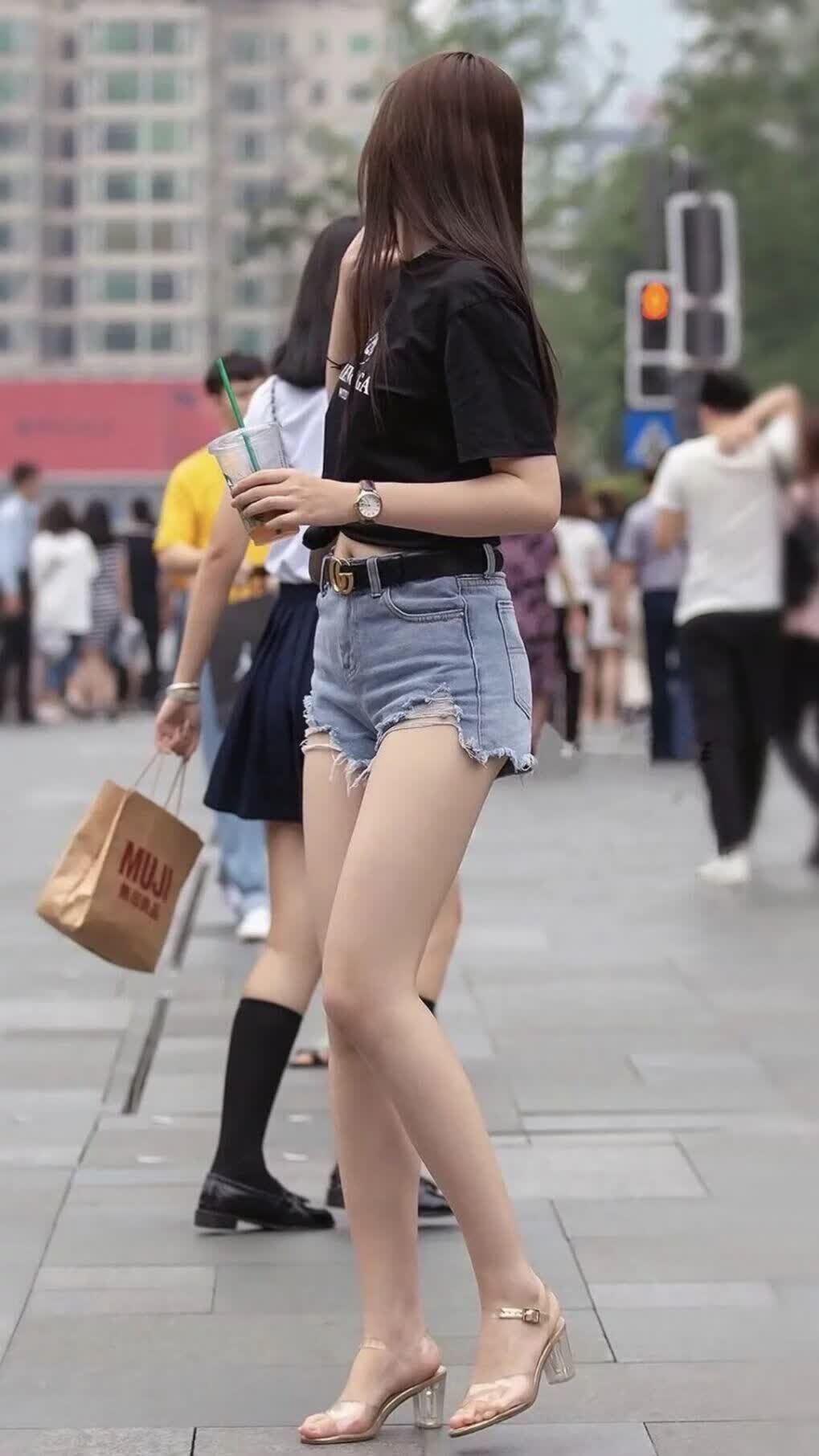蓝衣军团的绝境救赎，当努涅斯用左脚改写命运，意大利在D组演绎不朽逆转